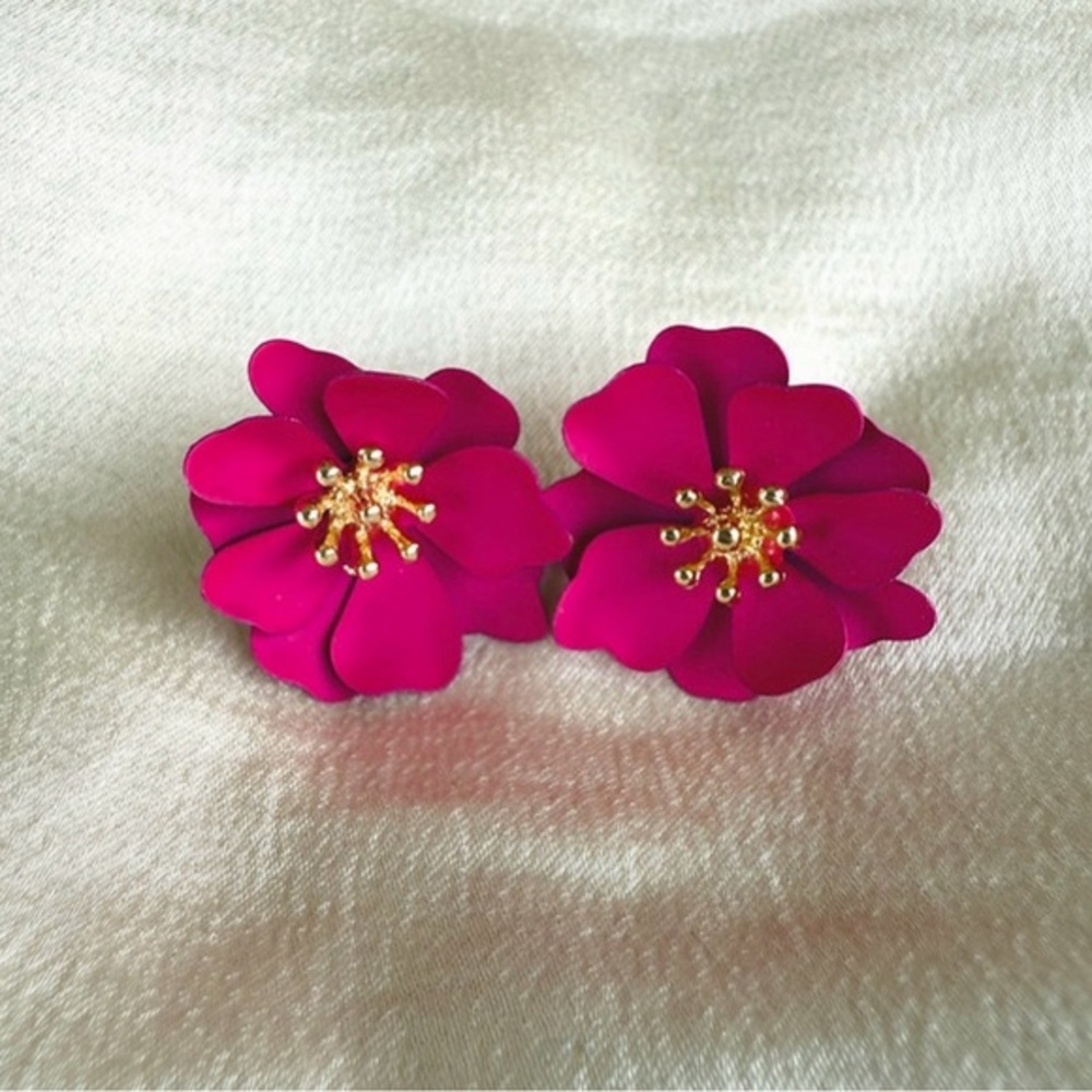 New! Zenzii Flower Post Earrings fuscia pink